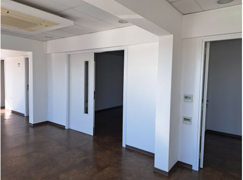 Available for rent, this spacious used office offers 1584… - Къщи