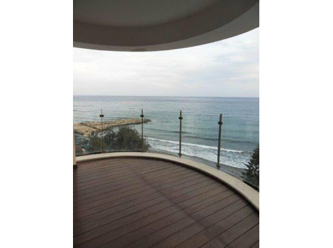 Beautiful 4 bedroom front line apartment for rent,this… - Kuće