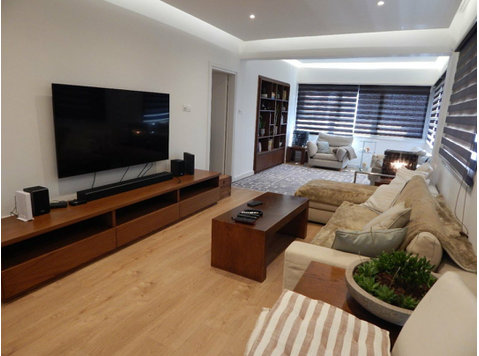 Beautiful Renovated 3 Bedroom furnished Penthouse,  Located… - Házak
