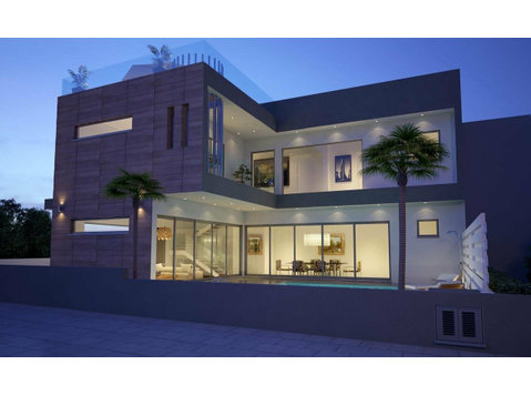 Beautiful three bedroom villa is now available in Ekali… - Casas