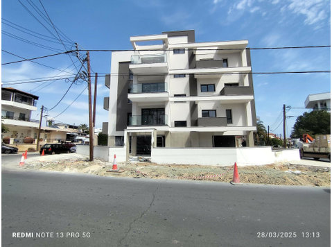Brand new two bedroom apartment located in Mesa Geitonia is… - Houses