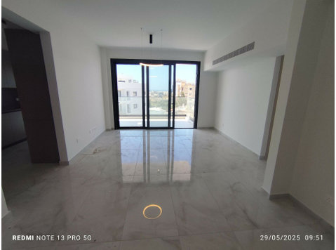 Brand new two bedroom apartment with roof garden located in… - Къщи