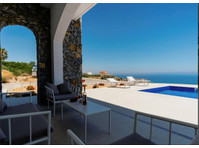 Charming three bedroom Villa with breathtaking sea view… - Houses