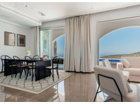 Charming three bedroom Villa with breathtaking sea view… - Casas