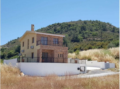 Cozy villa in picturesque and tranquil village of Pera Pedi… - Houses