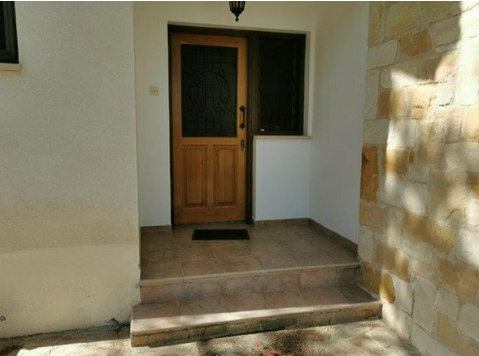 Detached 3 bedroom house is available in Pera Pedi… - Maisons