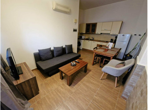 Discover the comfort of this cozy 1-bedroom ground floor… - Casas