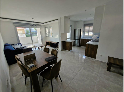 Discover this contemporary two-bedroom apartment situated… - Case