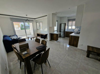 Discover this contemporary two-bedroom apartment situated… - Casas