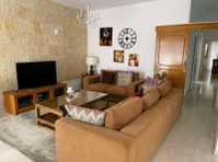 Explore this spacious and fully furnished 3-bedroom upper… - Σπίτια
