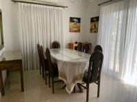 Explore this spacious and fully furnished 3-bedroom upper… - Hus