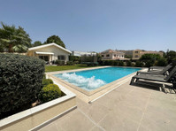 Exquisite 5-Bedroom Villa  located in the sought-after area… - Kuće