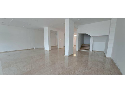 Ground floor retail area available on the seafront road… - Kuće