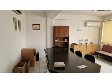 Located just off Glastonos street, the office is 175 m2 and… - خانه ها