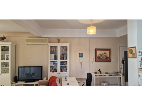 Located near Makarios Avenue, the property is in a quiet… - Дома