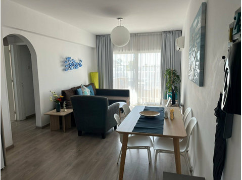 Located opposite Dasoudi beach, the apartment is fully… - Casas