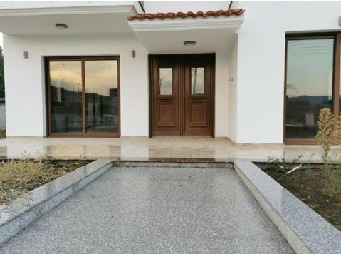 Lovely brand new four bedroom house in Eptagonia village.It… - Houses