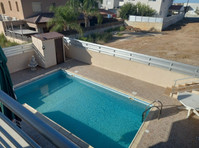 Lovely five bedroom villa in Ypsonas with swimming pool and… - Maisons
