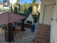 Lovely five bedroom villa in Ypsonas with swimming pool and… - בתים