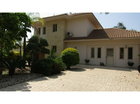 Lovely house available fully furnished in the quiet village… - Müstakil Evler