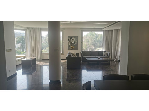 Lovely three bedroom modern apartment in the nicest area of… - Houses