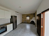 Luxury 2 bedrooms detached mesonette with big yard,… - Maisons