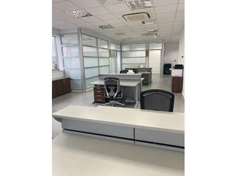 Luxury office premises, modern commercial office… - منازل