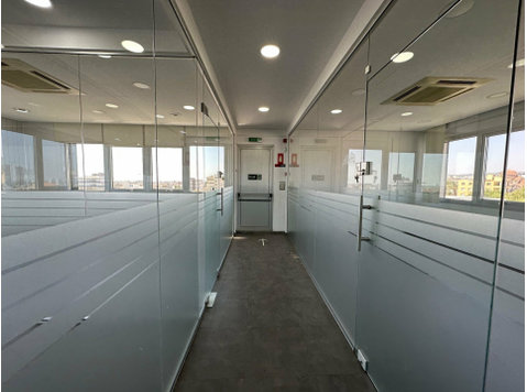 Luxury offices
Open plan, glass partitions, raised floor ,… - Casas