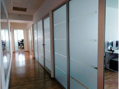 Luxury offices for rent on Potamos Germasogia
 230m²… - Huse