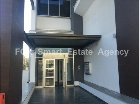 Luxury offices in the Business centre of Spyrou Kyprianou… - Maisons
