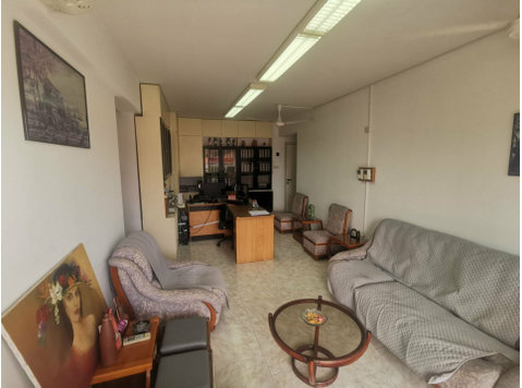 Nice office in Agia Triada area of Limassol with covered… - منازل