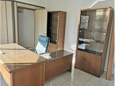 Nice office in Agia Zoni in the best area of Limassol with… - Къщи