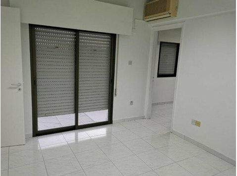 Nice office in Agia Zoni the best area in Limassol (near… - 家