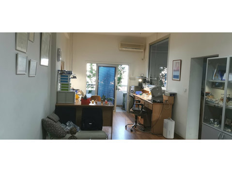 Nice office in Agia Zoni  the best area of Limassol with… - Häuser