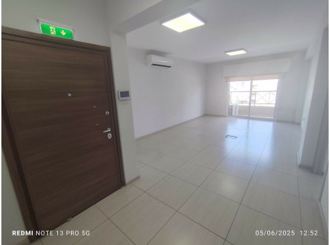 Nice office in Mesa Gitonia area in Limassol with covered… - Houses