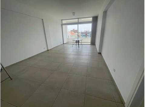Nice office located in Agos Georgios Havouzas  with covered… - வீடுகள் 