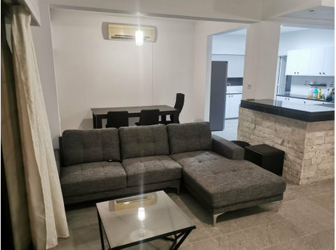 Nice three bedroom apartment in Apostoloi Petrou &amp;… - Rumah