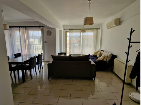 Nice three bedroom apartment unfurnished in Germasogia area… - Domy