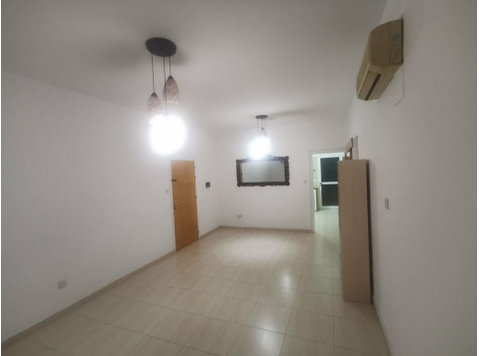 Nice two bedroom apartment in Apostoli Petrou &amp; Pavlou… - Casas