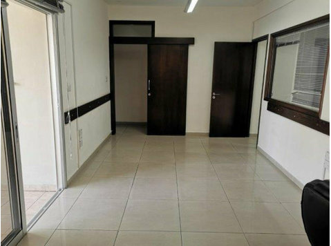 Office in Mesa Gitonia area in Limassol with covered area… - Maisons