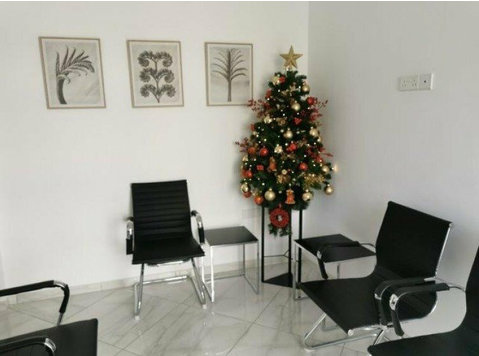 Office in Agia Zoni area in Limassol with covered area  120… - Maisons