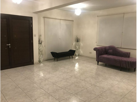 Office in Zakaki area in Limassol with covered area 180… - வீடுகள் 