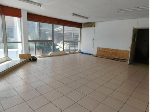 Office located in Agia Trias  area in Limassol with covered… - Kuće
