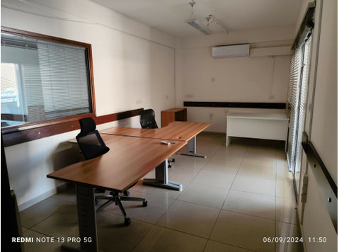 Office located in Mesa Geitonia area in Limassol with… - Häuser