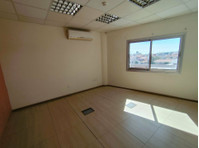 Office located in Mesa Geitonia area in Limassol with… - Casas