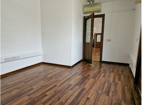 Office of 150sqm located in Germasogia area in Limassol.… - בתים
