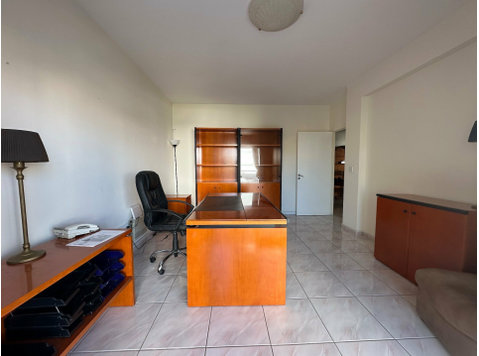 Office premises 82sqm  in prime location of Mesa Geitonia… - Müstakil Evler