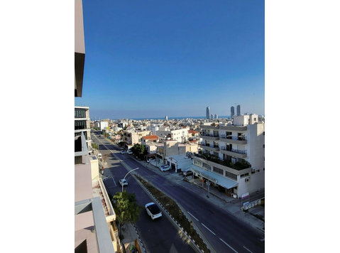 Office space available on a busy commercial road in… - בתים