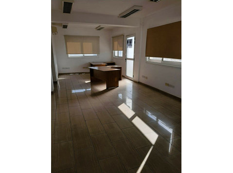 Office space of 200 square meters located in Ypsonas area… - Häuser