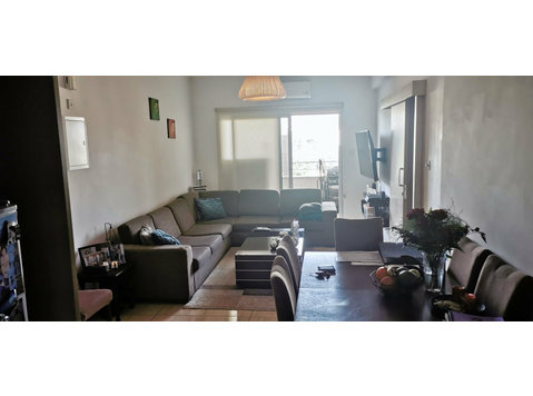 One bedroom apartment located in Kato Polemidia (near Jumbo… - Houses